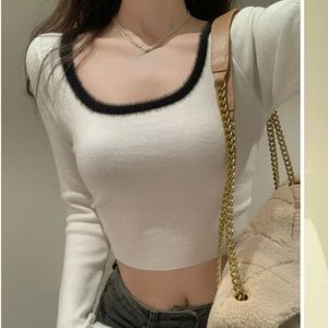 FUZZY CONTRAST EDGE SCOOP NECK FITTED TOP IN CREAM